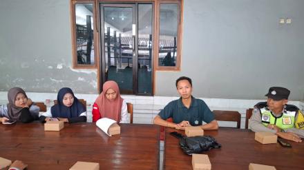 Sosialisasi dari puskemas bersama kader posyandu di kantor desa celukanbawang